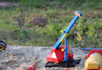 Unkrautfuchs Einsatz als Unkrautvernichter Sandkasten